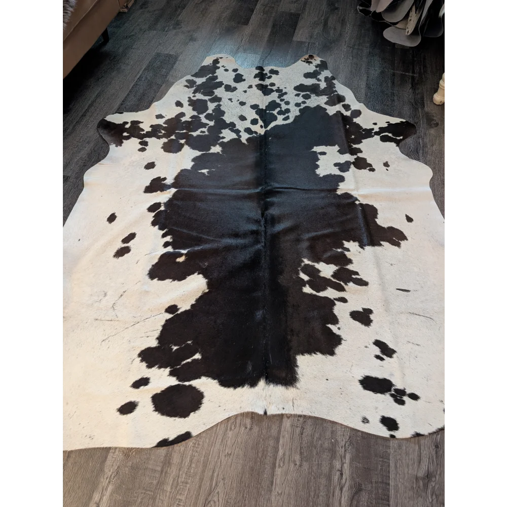 Large cowhide rug es
