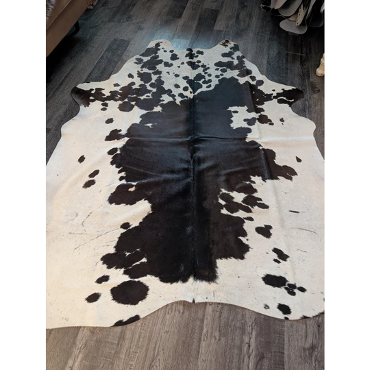 Large cowhide rug es