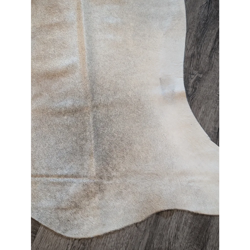 Large cowhide rug es