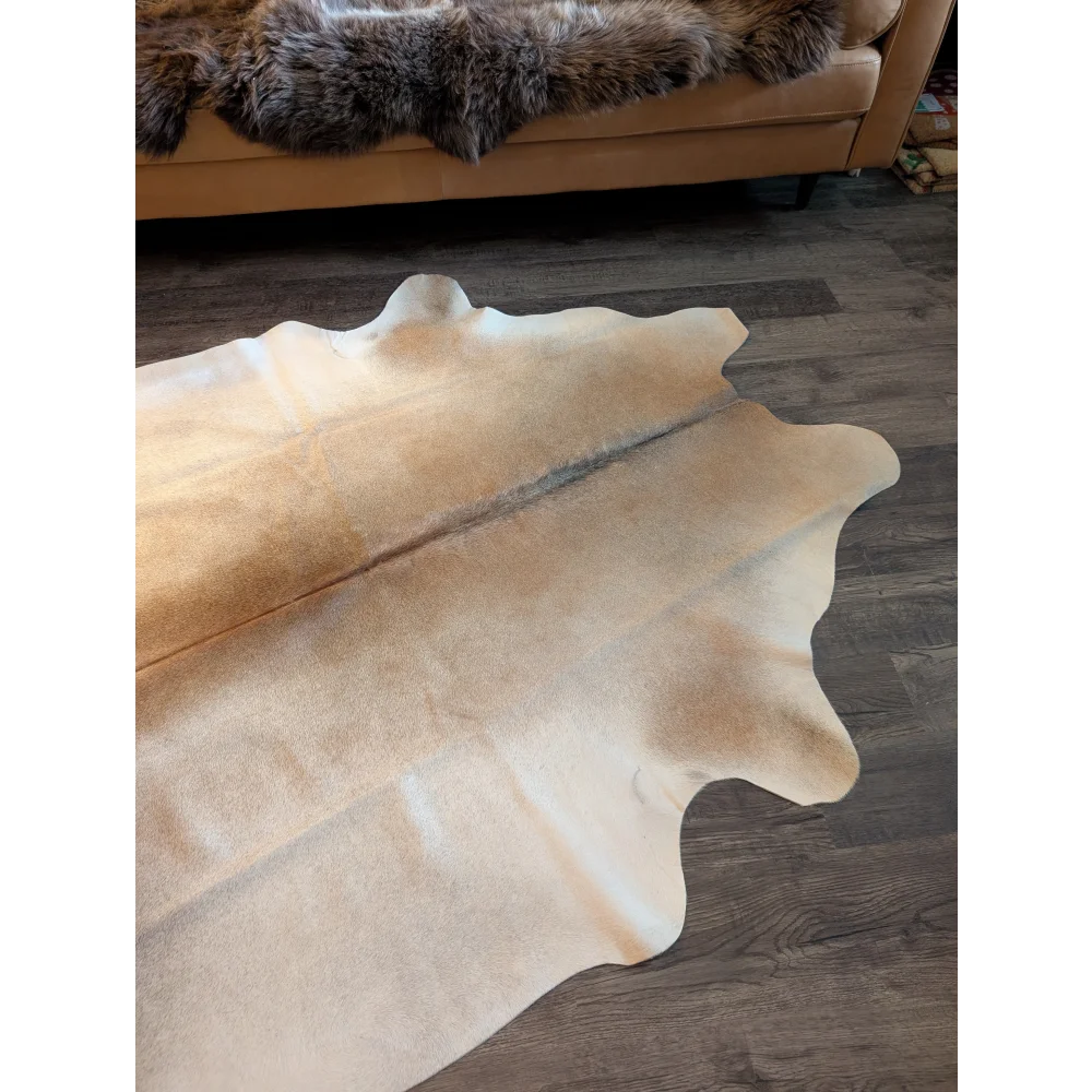 Natural tan and cream large cowhide rug es708 with soft textured surface perfect for beautiful rugs