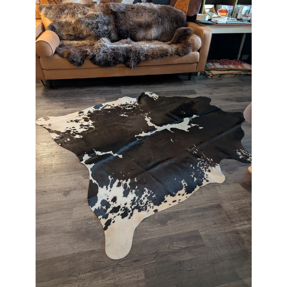 Black and white large cowhide rug es711 with a natural irregular shape perfect for beautiful rugs decor