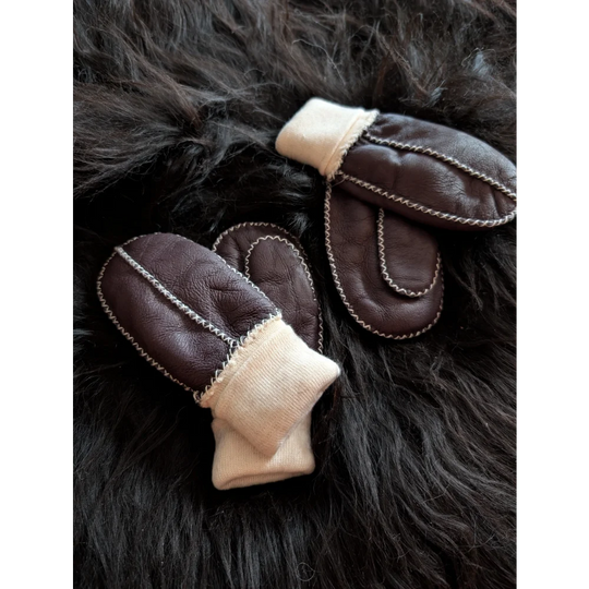Fabulous sheepskin kids mittens in brown leather with cream lining