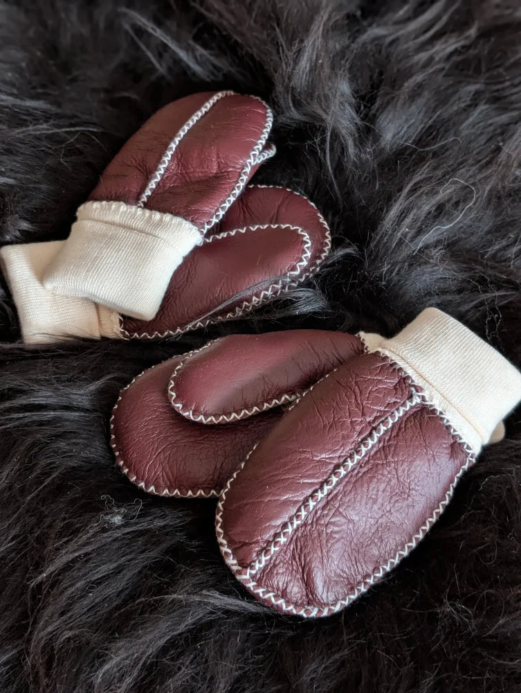 Fabulous sheepskin kids mittens in dark brown leather with cream trim