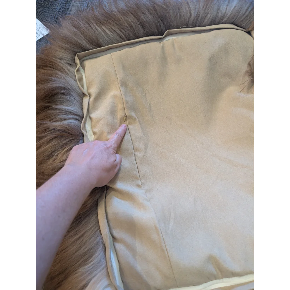 Cozy beige highland sheepskin pet bed with fur texture and zipper