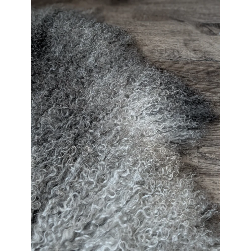 Gotland sheepskin rug, grey curly 50x29 natural soft sheen
