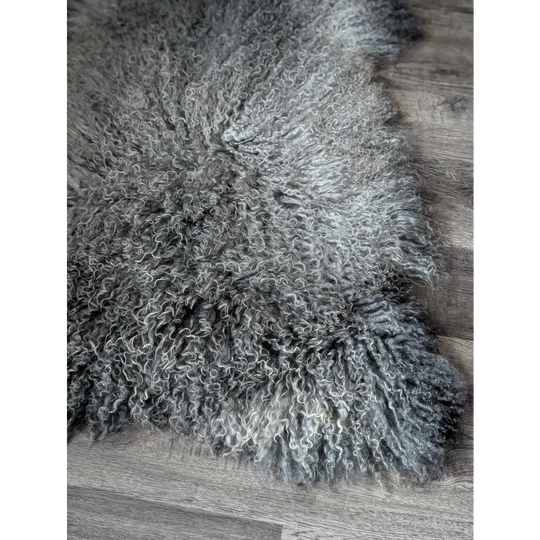 Gray curly Gotland sheepskin rug 50x29 from Oliver Luxury Sheepskins