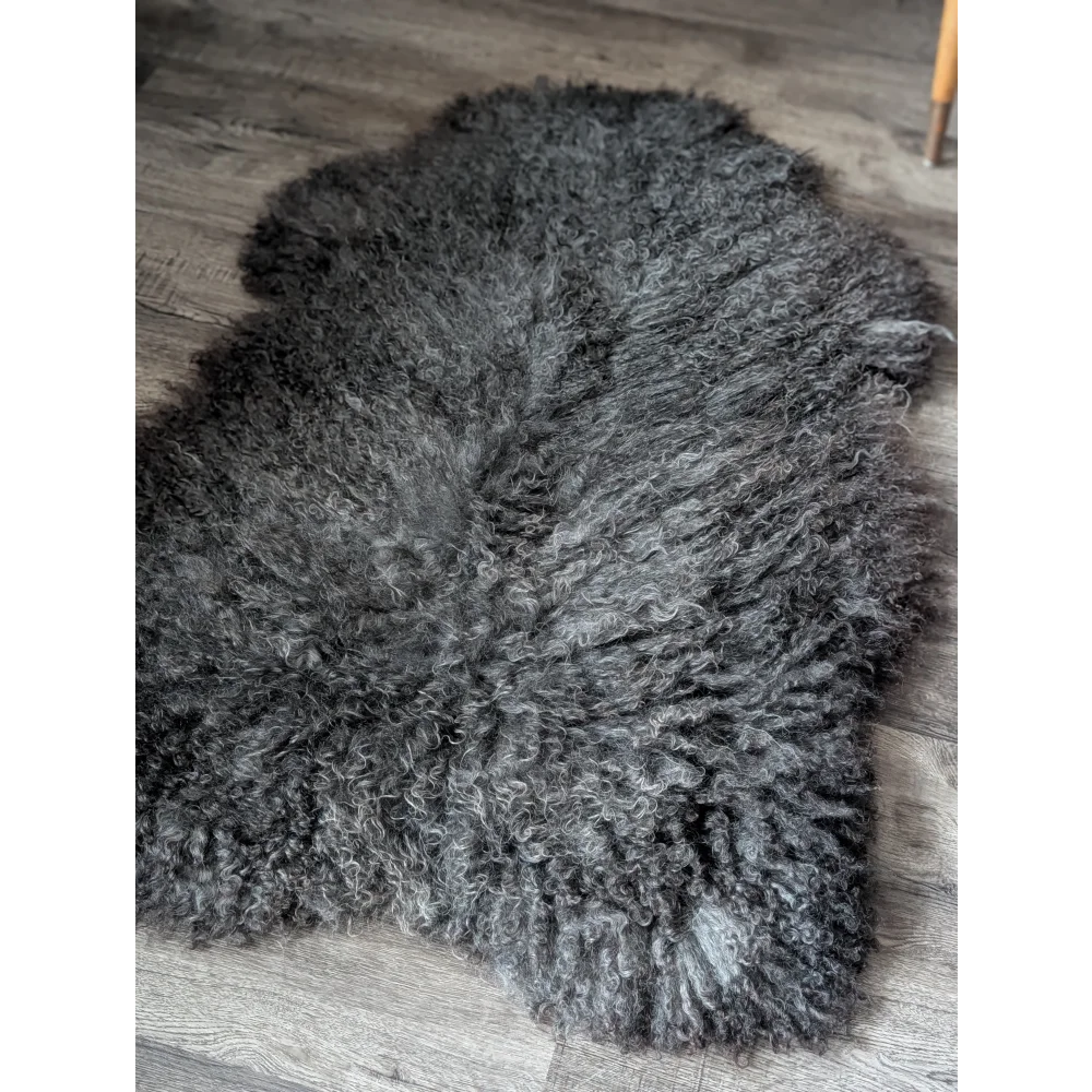Oliver Luxury Sheepskins Gotland sheepskin 52x31 rug in charcoal gray textured pile