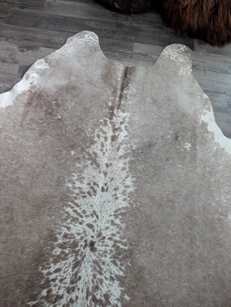 Greymix925 extra large cowhide rug with natural tones and gray white speckled pattern perfect for beautiful rugs