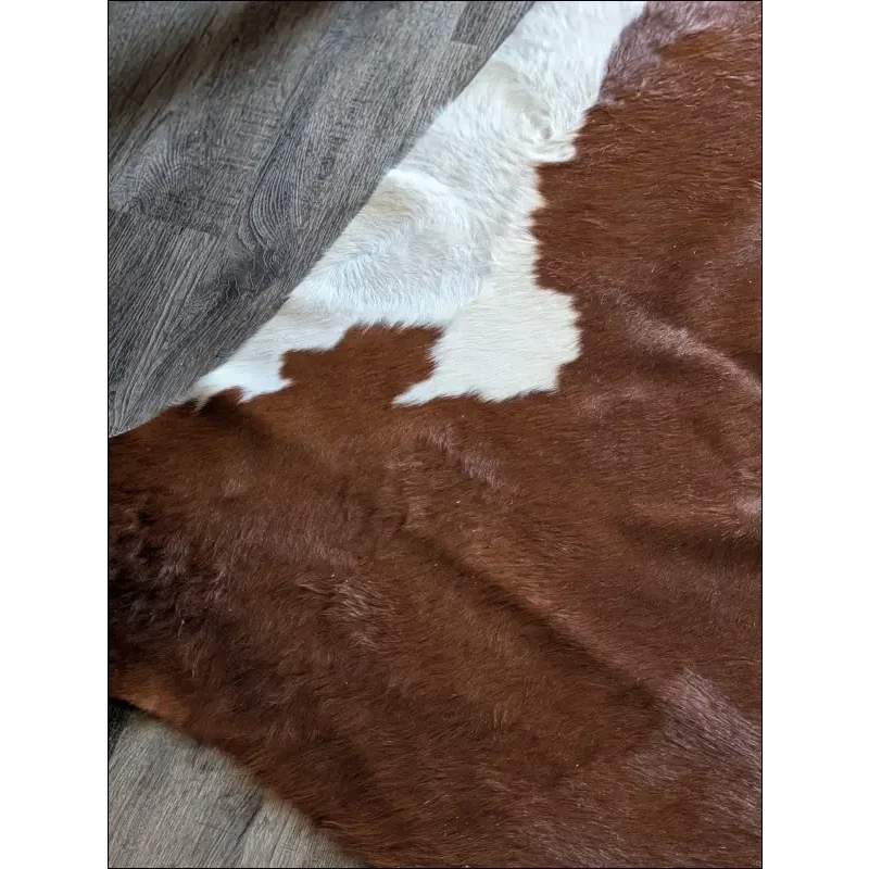 Lovely Hereford#108 cowhide rug with brown and white patches, 90.5’’ x 84’’