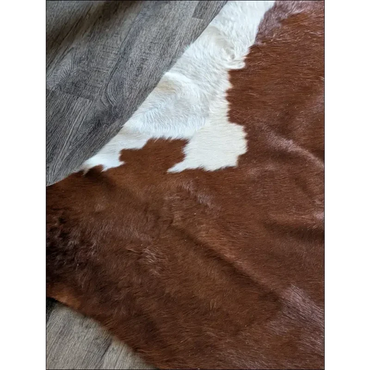 Lovely Hereford#108 cowhide rug with brown and white patches, 90.5’’ x 84’’
