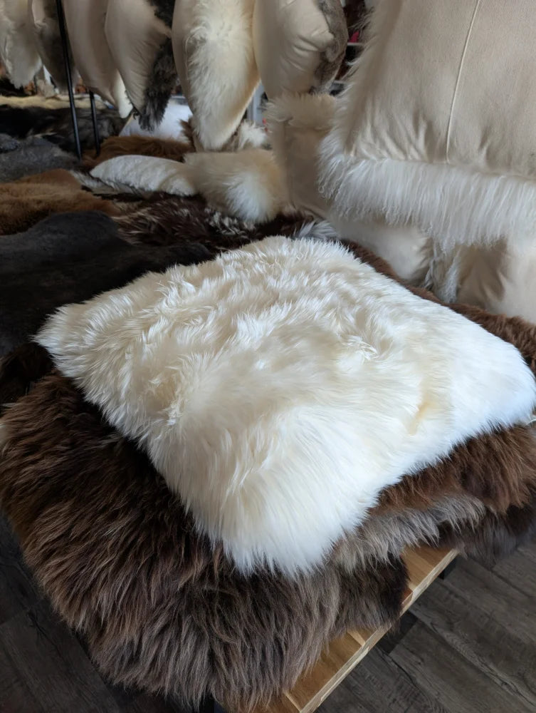 Comfy sheepskin pet bed with Canadian sheep’s wool and plush white fur throw