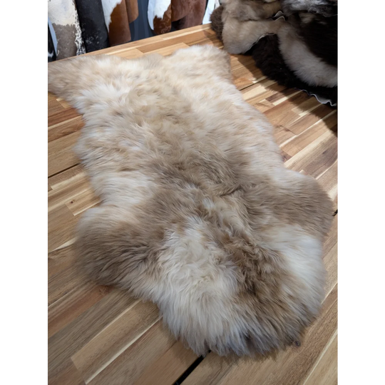 JA4❤️43" x 32" Gorgeous Fluffy British Sheepskin