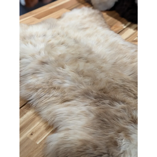 JA4❤️43" x 32" Gorgeous Fluffy British Sheepskin