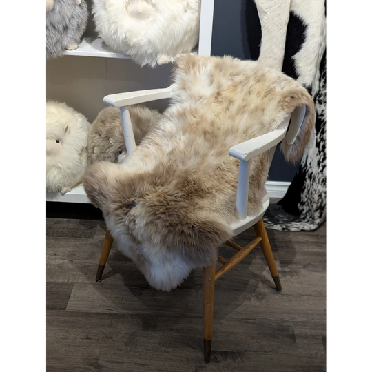 JA4❤️43" x 32" Gorgeous Fluffy British Sheepskin