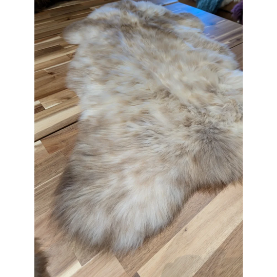 JA4❤️43" x 32" Gorgeous Fluffy British Sheepskin
