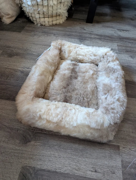 Lovely❤️Short Wool Sheepskin Pet Beds