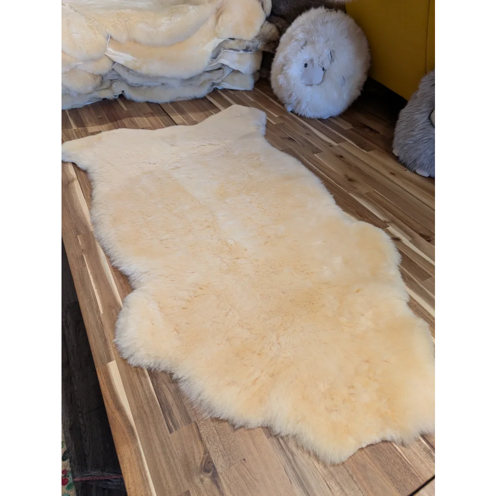 M13❤️  53"x 27" Massive Medical Sheepskin