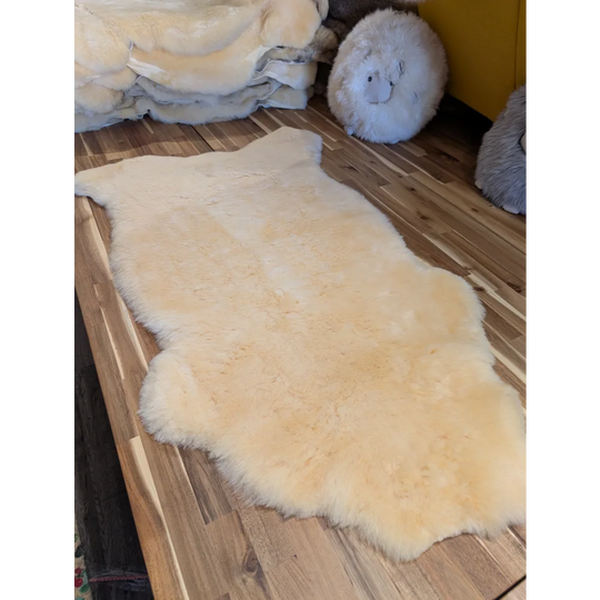 M13❤️  53"x 27" Massive Medical Sheepskin