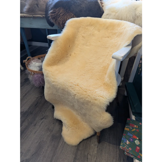 M13❤️  53"x 27" Massive Medical Sheepskin