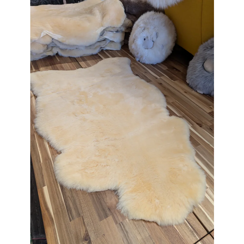 M14❤️  54"x 32.5" Massive Medical Sheepskin