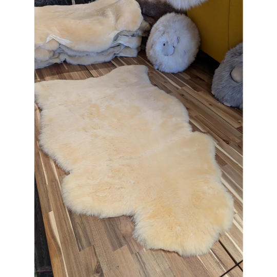 M14❤️  54"x 32.5" Massive Medical Sheepskin