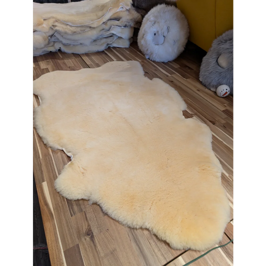M16  53"x 33" Nice Thick Wool Massive Medical Sheepskin