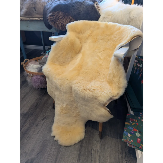 M18❤️  53"x 30" Massive Medical Sheepskin