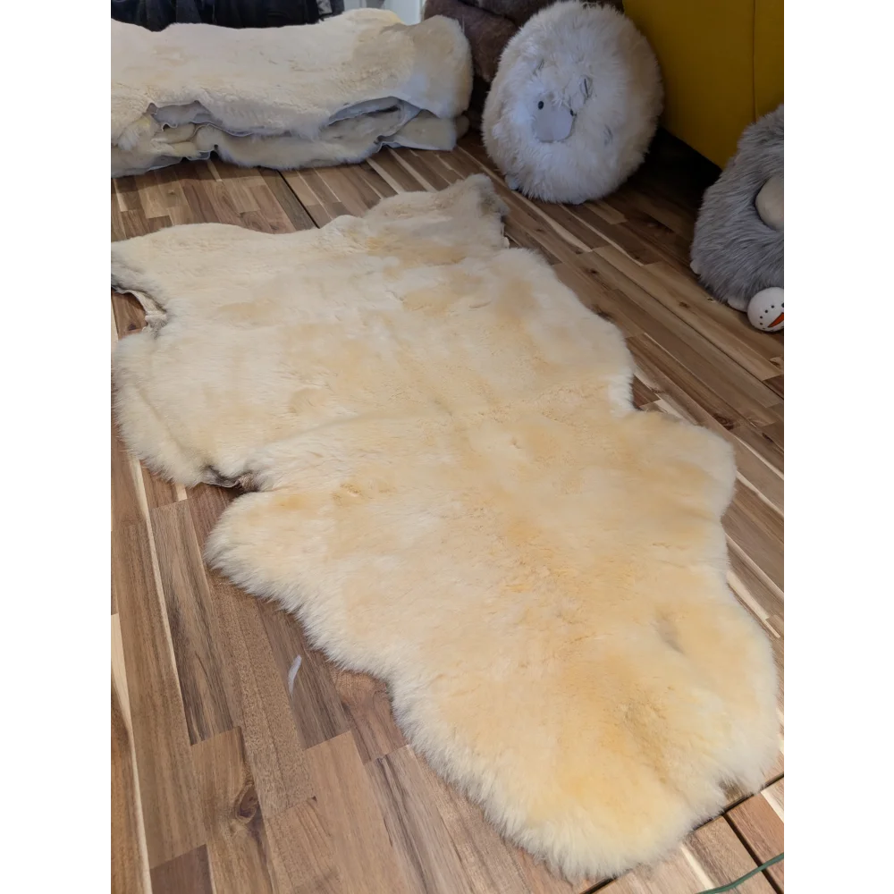 M19❤️  54"x 31" Massive Medical Sheepskin