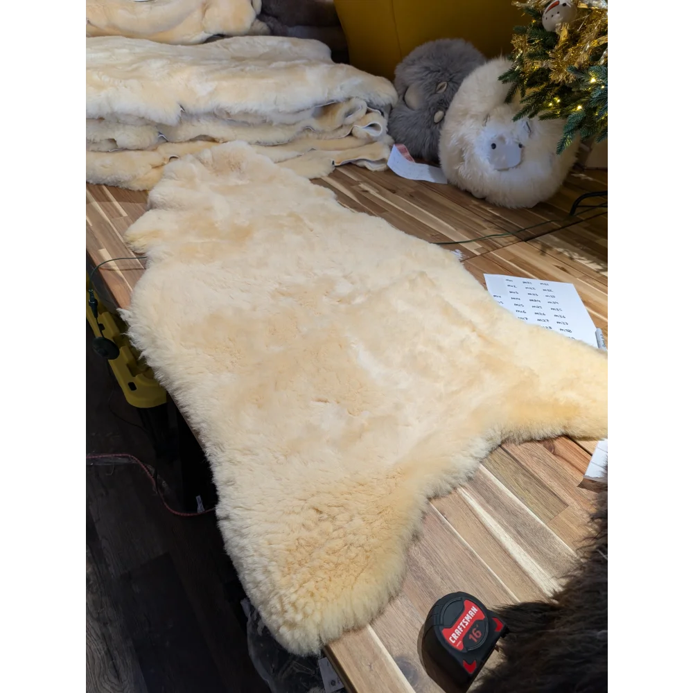 M3 ❤️53"x 29" Massive Medical Sheepskins