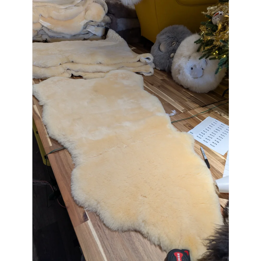 M9❤️ 55"x 28.5" Massive Medical Sheepskins