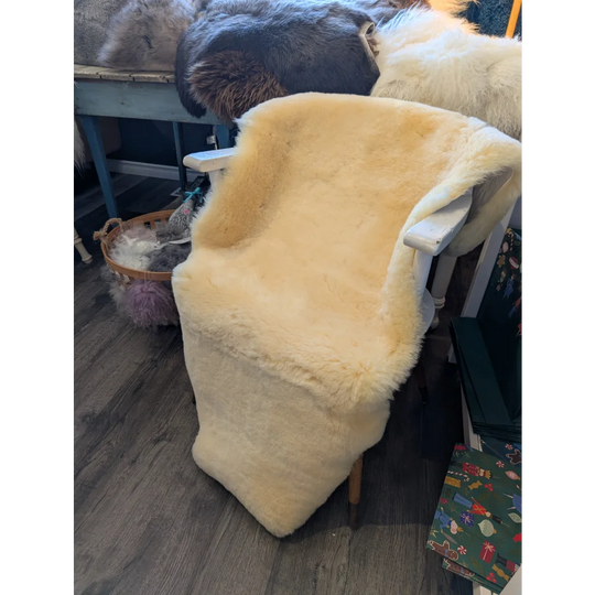 M9❤️ 55"x 28.5" Massive Medical Sheepskins