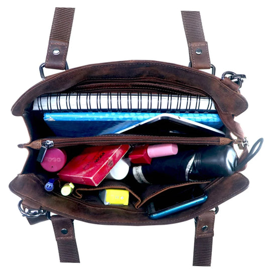 Madi small handbag in genuine leather with zippered compartment