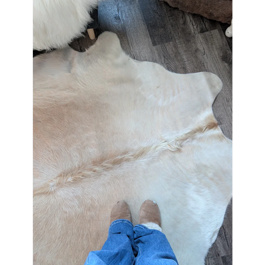 Medium 190 angus oliver large cowhide rug in cream with natural fur texture and subtle tan markings very soft beautiful rugs