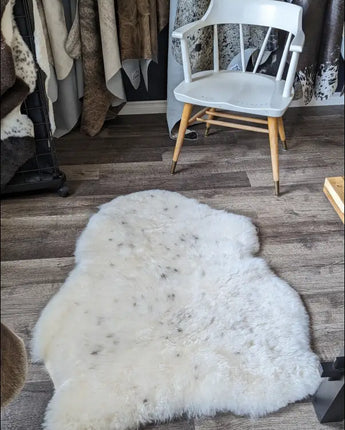Nats fave #2❤️ 49’ x 38’ Natural Spotted Icelandic Shorn Sheepskin