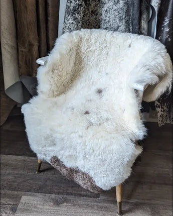 Nats fave D#1 ❤️ 49’ x 33’ Natural Spotted Icelandic Shorn Sheepskin