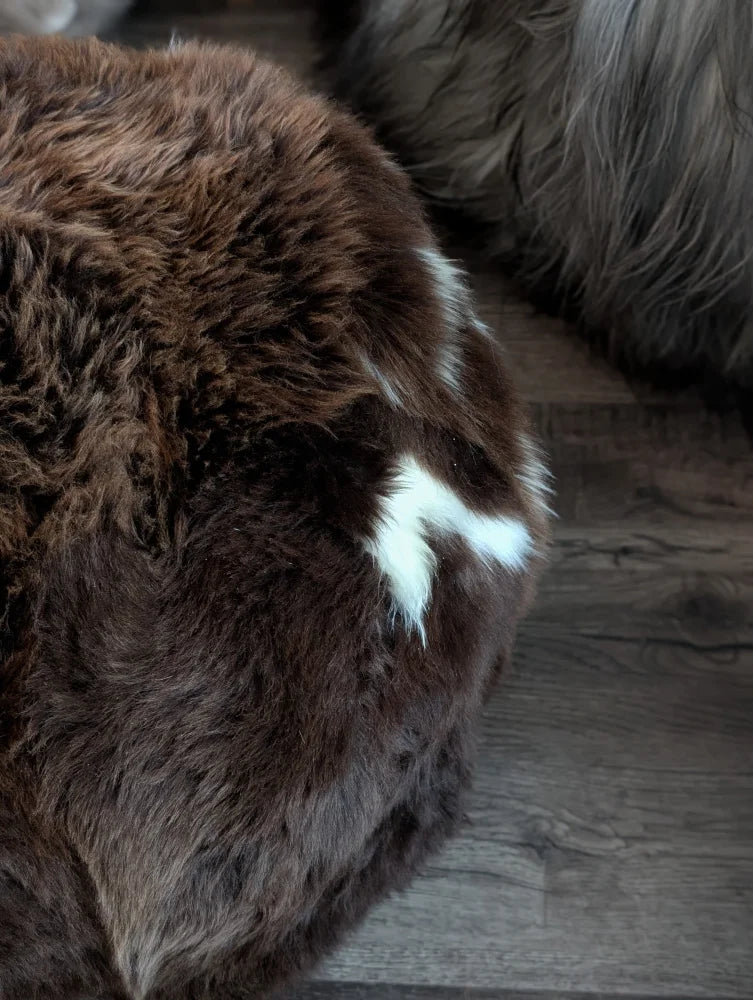 Plush natural British Ottoman Angus Oliver sheepskin throw with white V patch