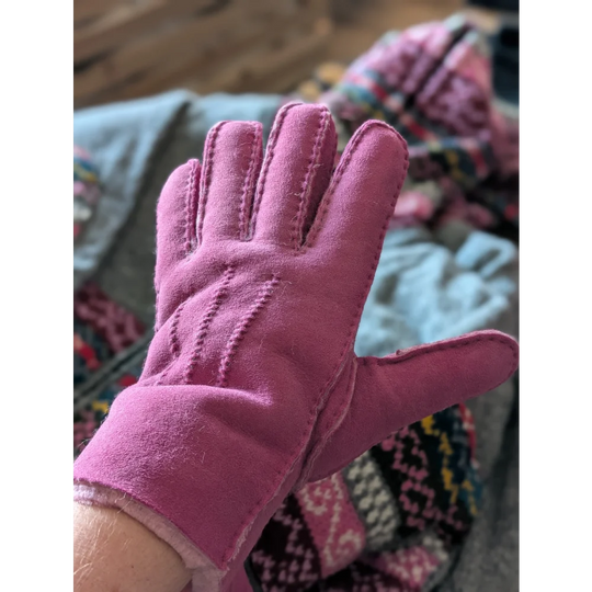 Brilliant shade pink sheepskin gloves, ten pairs with plush lining and stitching