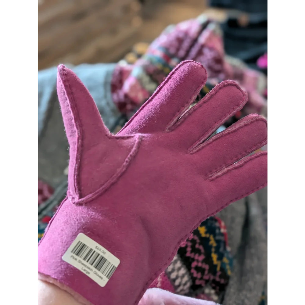 Brilliant shade pink sheepskin gloves with palm label, ten pairs