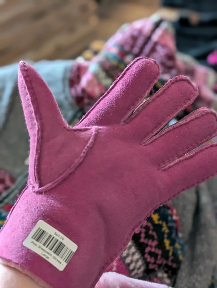 Brilliant shade pink sheepskin gloves with palm label, ten pairs