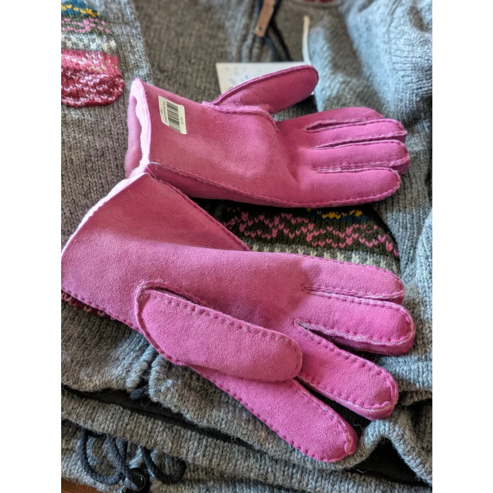 Brilliant shade pink sheepskin gloves with fleece lining and tag, ten pairs