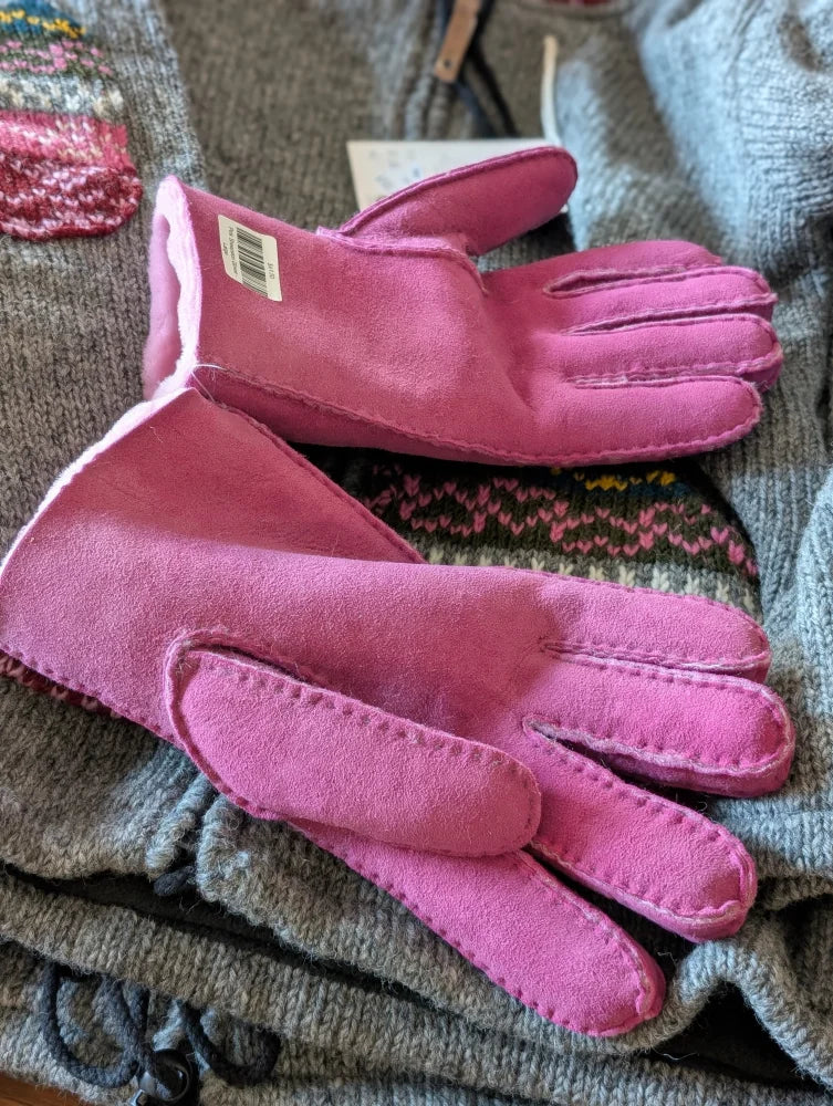 Brilliant shade pink sheepskin gloves with fleece lining and tag, ten pairs