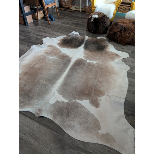 Natural cowhide rug reddish 498 extra large 96 x 85 with soft white and brown patchwork fur perfect large cowhide