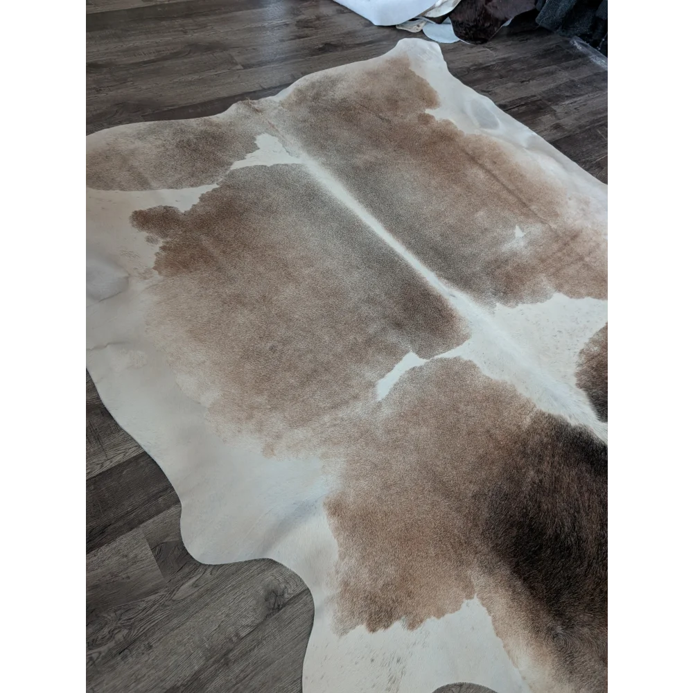 Extra large cowhide rug reddish498 with creamy white and brown patches and soft textured fur perfect large cowhide
