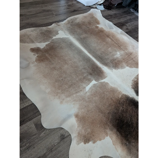 Extra large cowhide rug reddish498 with creamy white and brown patches and soft textured fur perfect large cowhide