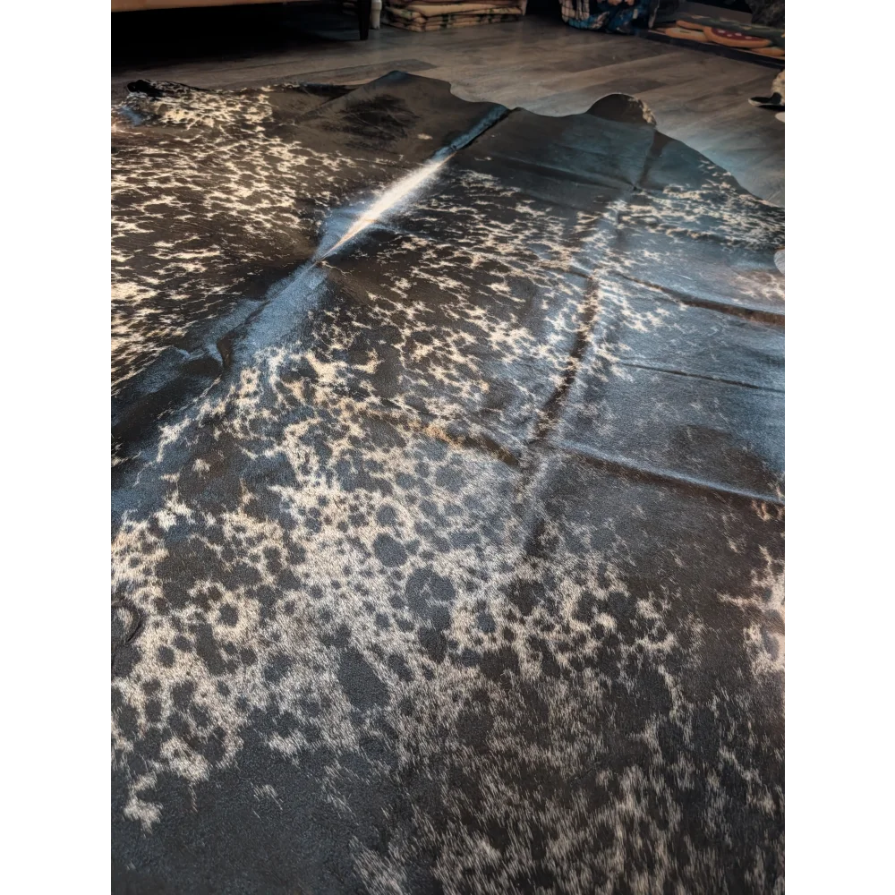 Salt pepper tricolour extra large cowhide rug features black and white spotted natural patterns perfect for beautiful rugs