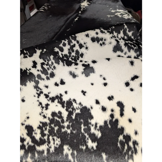 Extra large cowhide rug SaltPepBLK #530 with black and white spots, leather texture