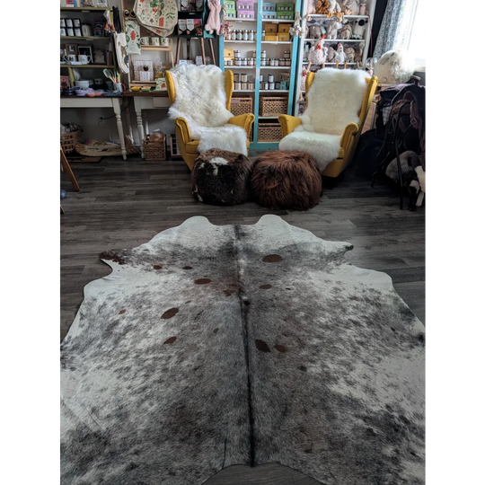 Extra large cowhide rug saltpepbrn