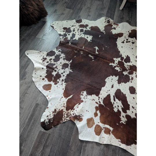 Brown and white extra large cowhide rug saltpepbrn198 with natural dark brown patches on cream background perfect for beautiful rugs