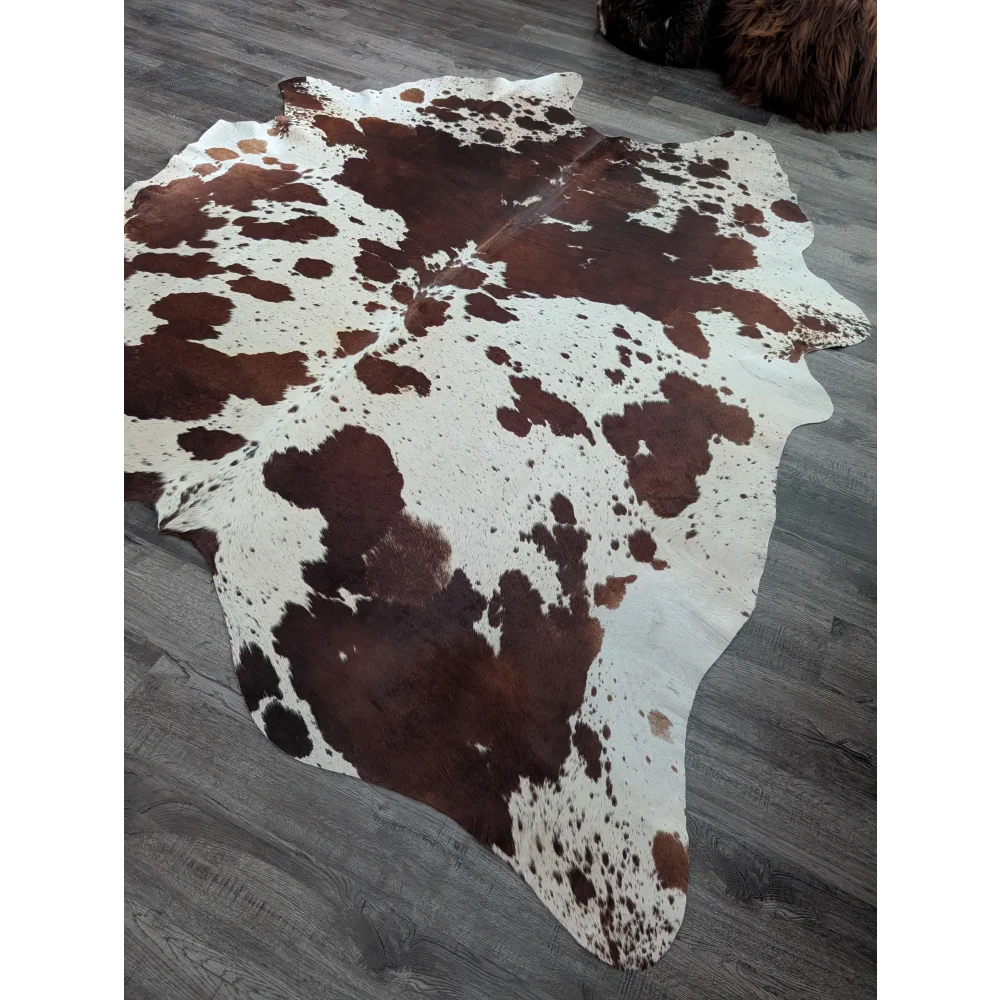 Beautiful extra large cowhide rug saltpepbrn198 with brown spots on creamy off-white base perfect for large cowhide decor