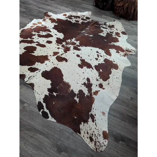 Beautiful extra large cowhide rug saltpepbrn198 with brown spots on creamy off-white base perfect for large cowhide decor